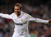 开云体育中国官网-安菲尔德奇迹再现，利物浦三叉戟撕裂巴黎，穆勒式统治力定义中场新维度