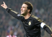 开云体育官网-范戴克铁闸锁胜局，拜仁险胜背后，一场关于唯一性的证明