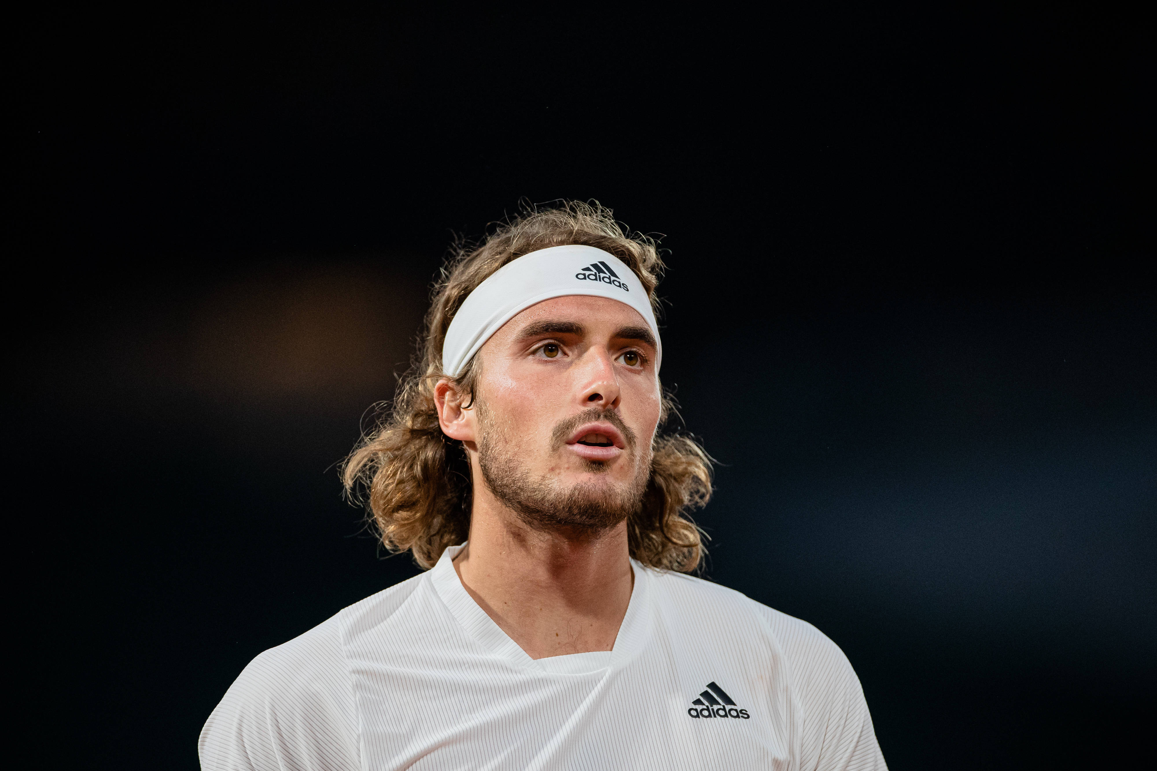 关于美国网球队爆冷世界网球队，西西帕斯制霸全场的信息