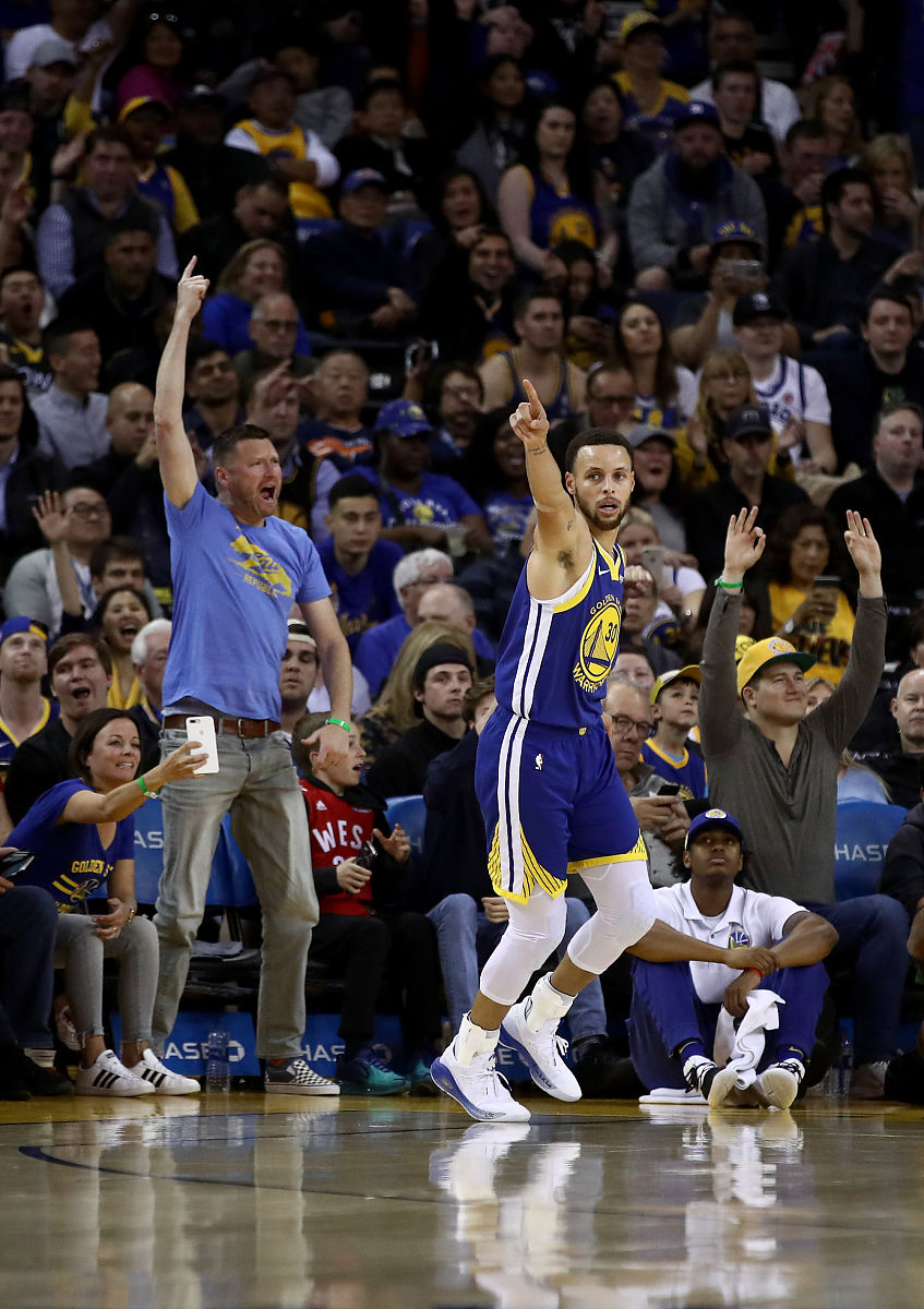 魔术横扫凯尔特人，库里点燃赛场