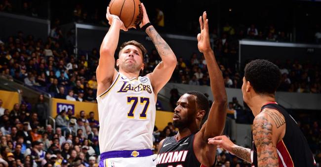 热火队客场击败太阳，取得三连胜的简单介绍