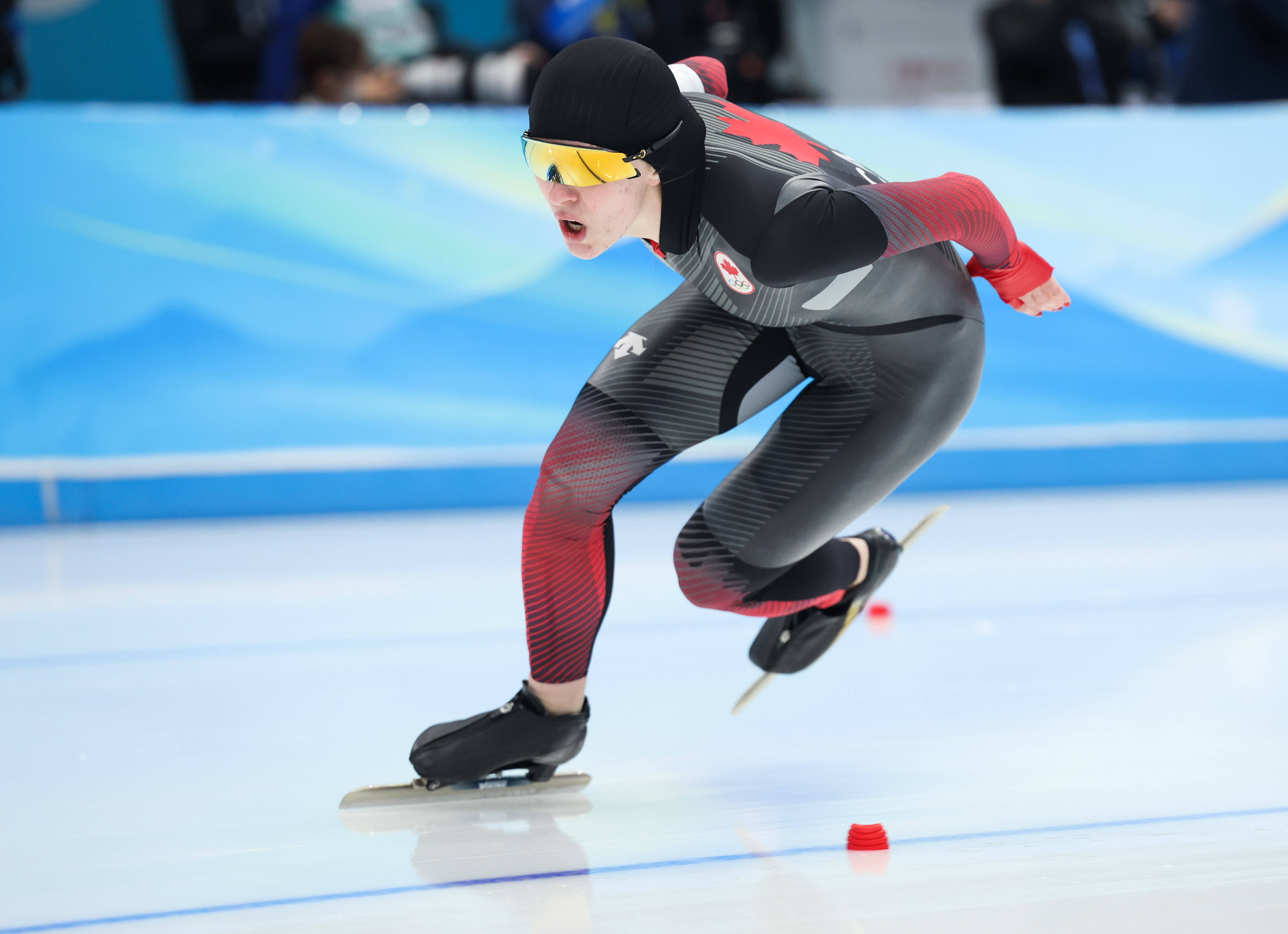 包含速度滑冰比赛选手倒地，感人瞬间的词条