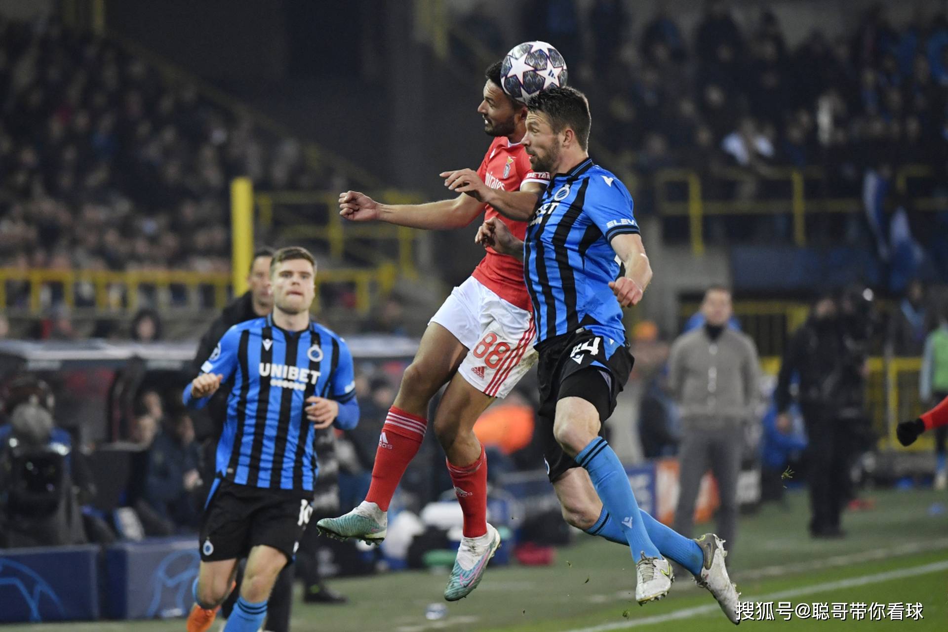 狼队客场获胜，英超球队晋级之路再添胜利的简单介绍