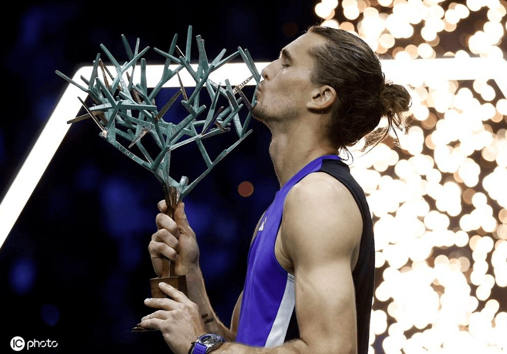 日本网球队轻取欧洲网球队，兹维列夫一己之力扛起全队的简单介绍