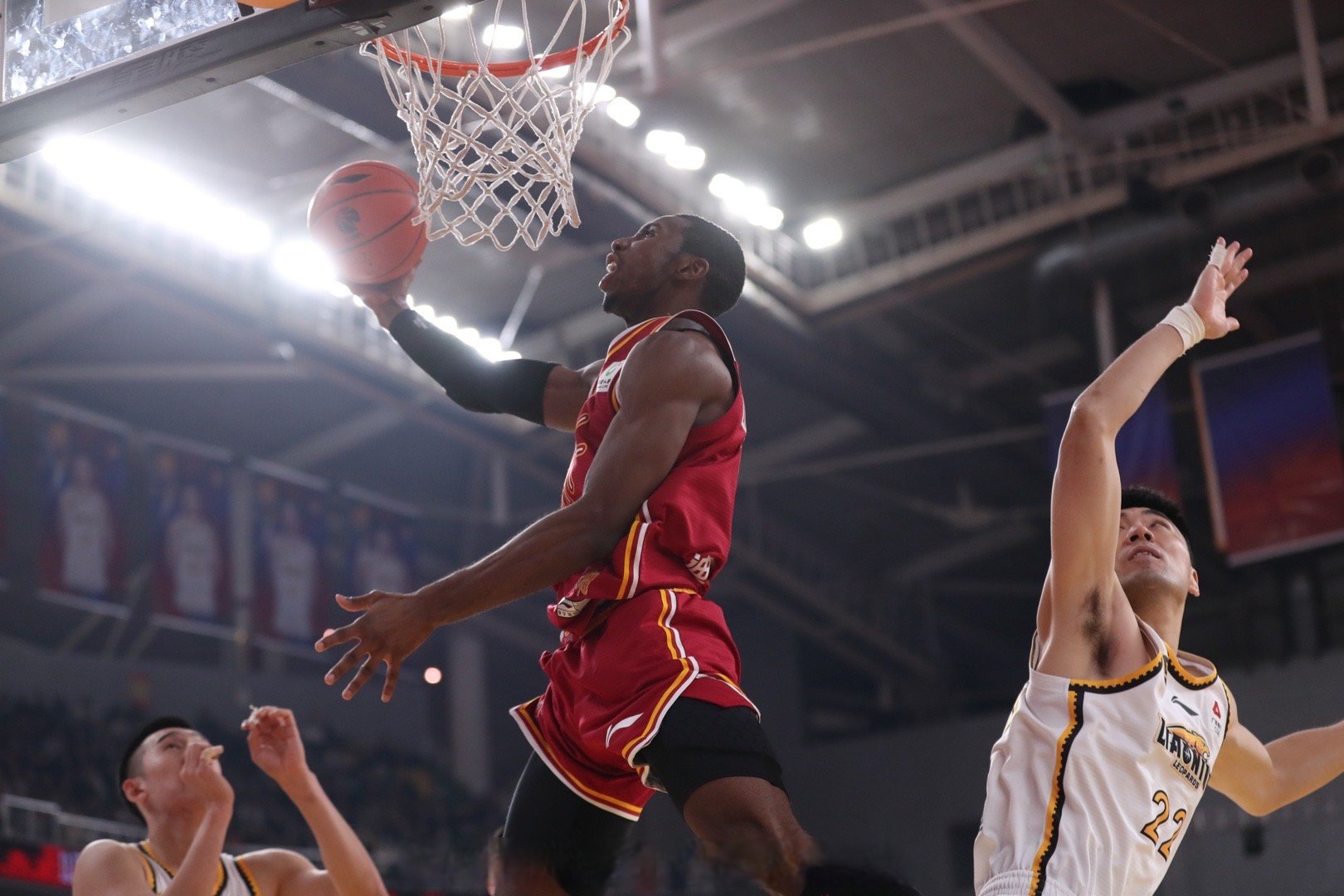 带有惊喜的进攻，精彩绝伦的比赛