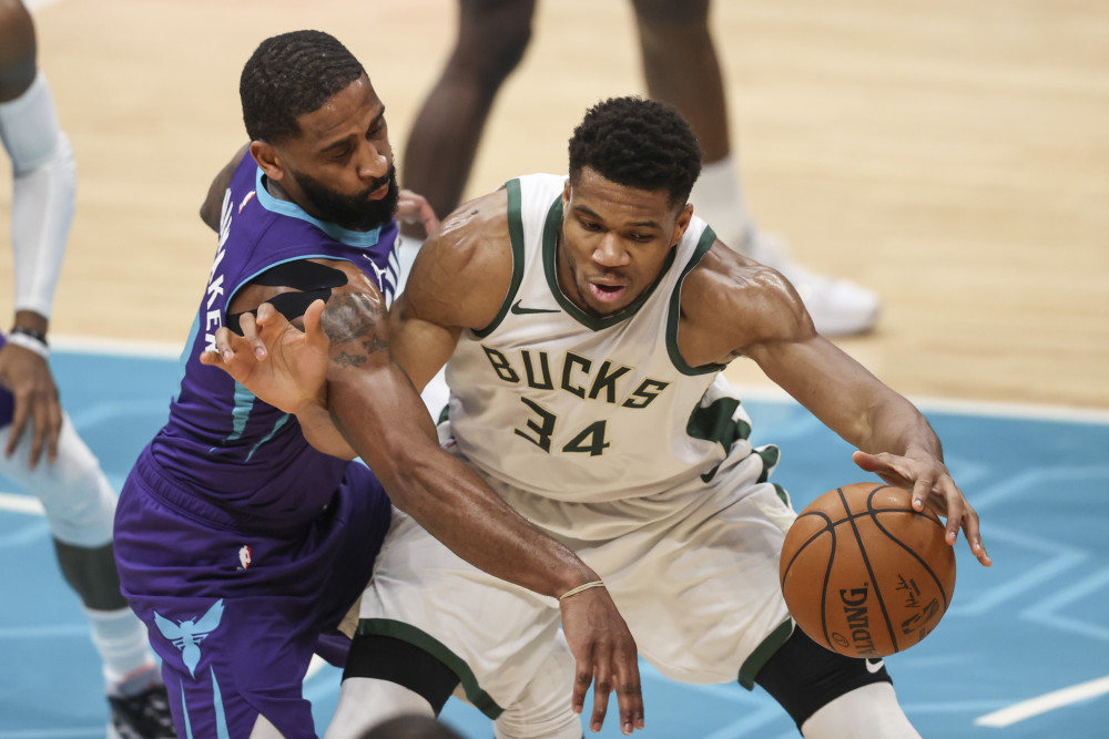 关于黄蜂力克湖人B队，威斯布鲁克完成帽子戏法的信息