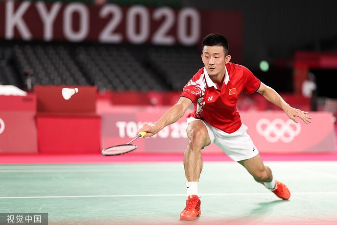 日本羽毛球队绝地反击韩国羽毛球队，谌龙爆发神勇的简单介绍